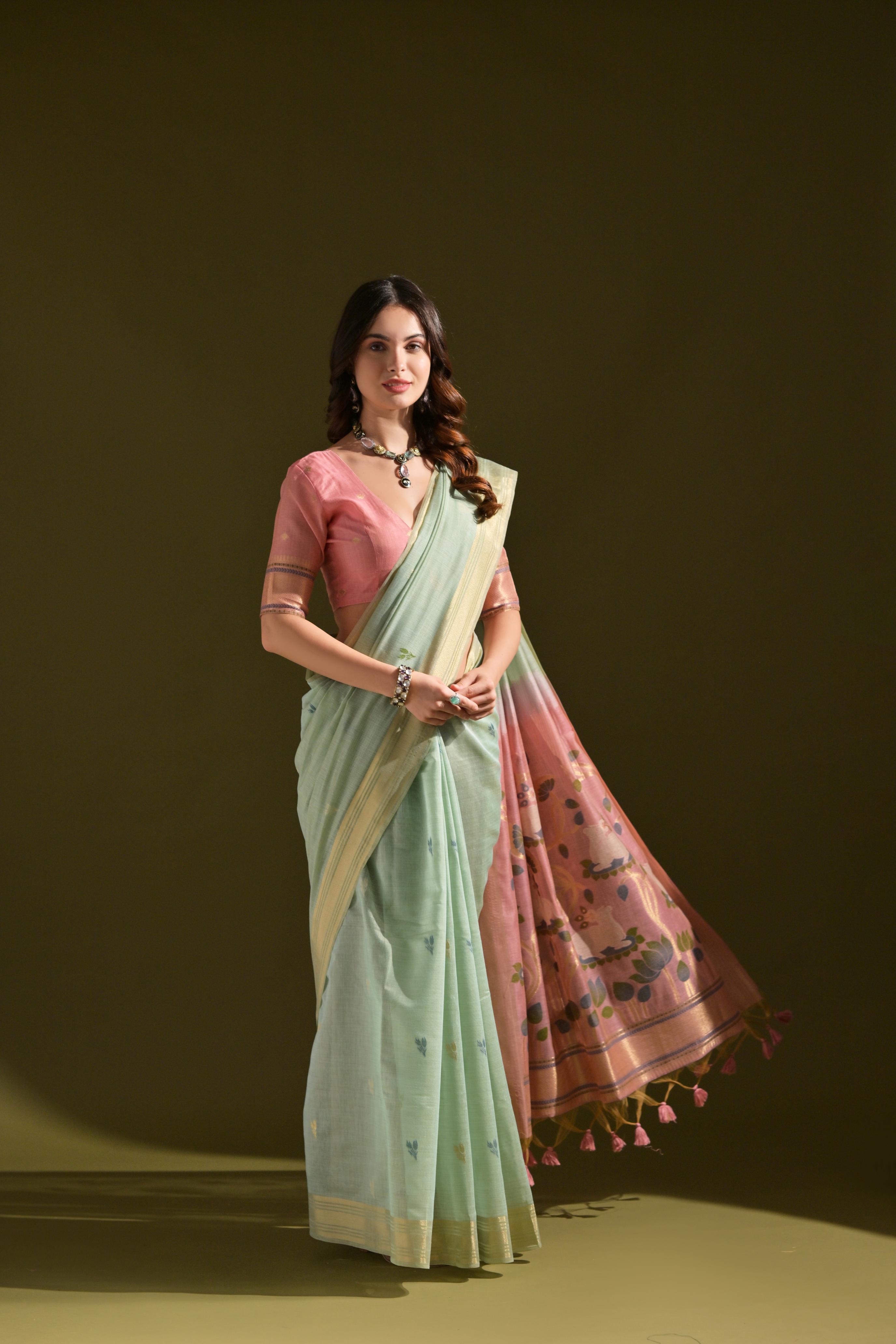 Ruhani -Ethnic motifs woven design saree with woven design border Has zari detail