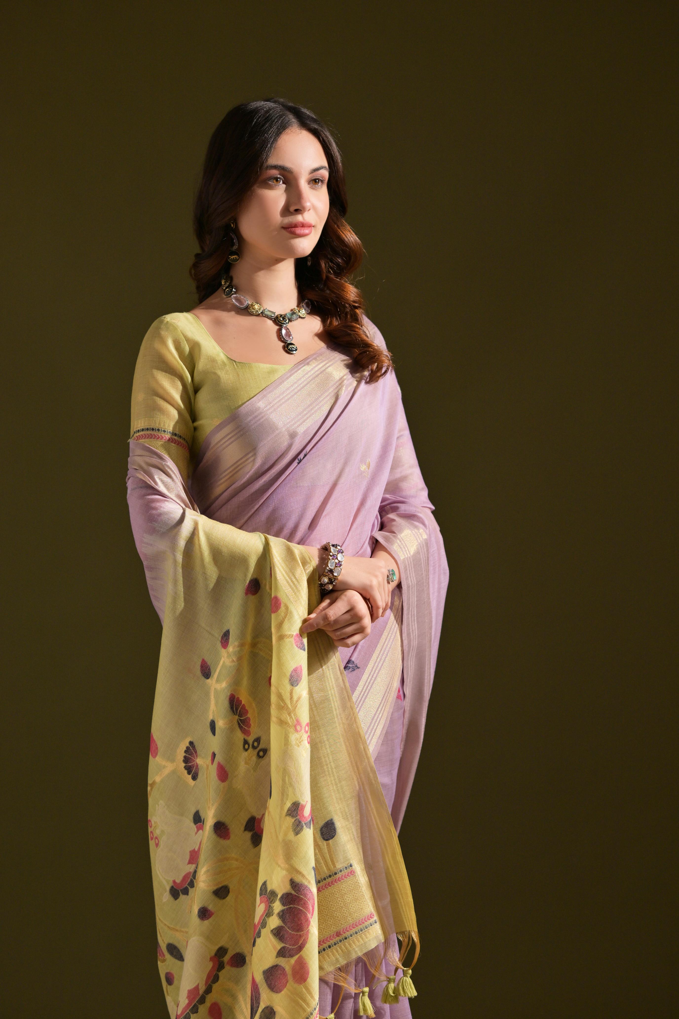 Ruhani -Ethnic motifs woven design saree with woven design border Has zari detail