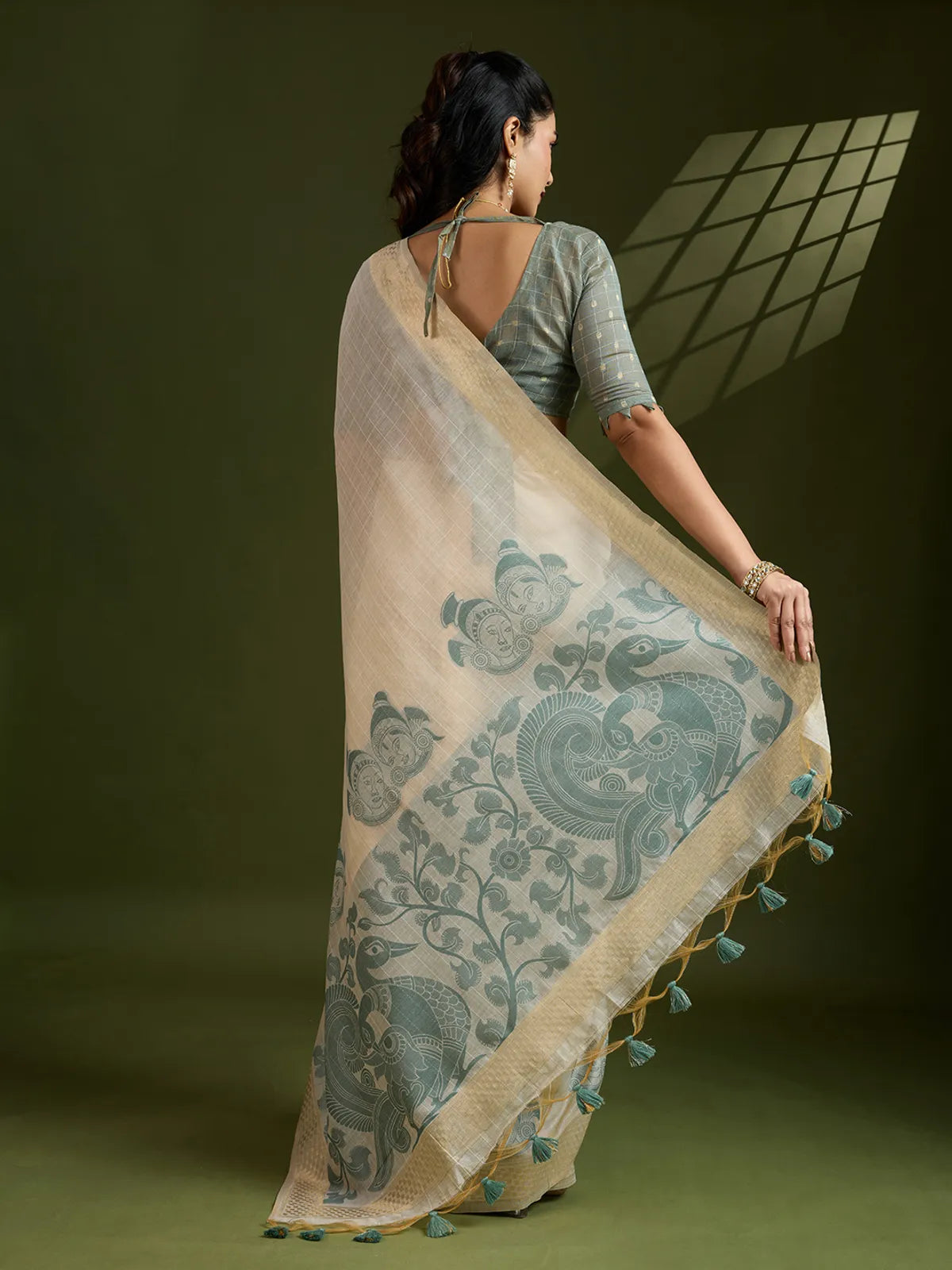 Morni- Royal Saree Luxurious Pattons  Delicate Thread Work