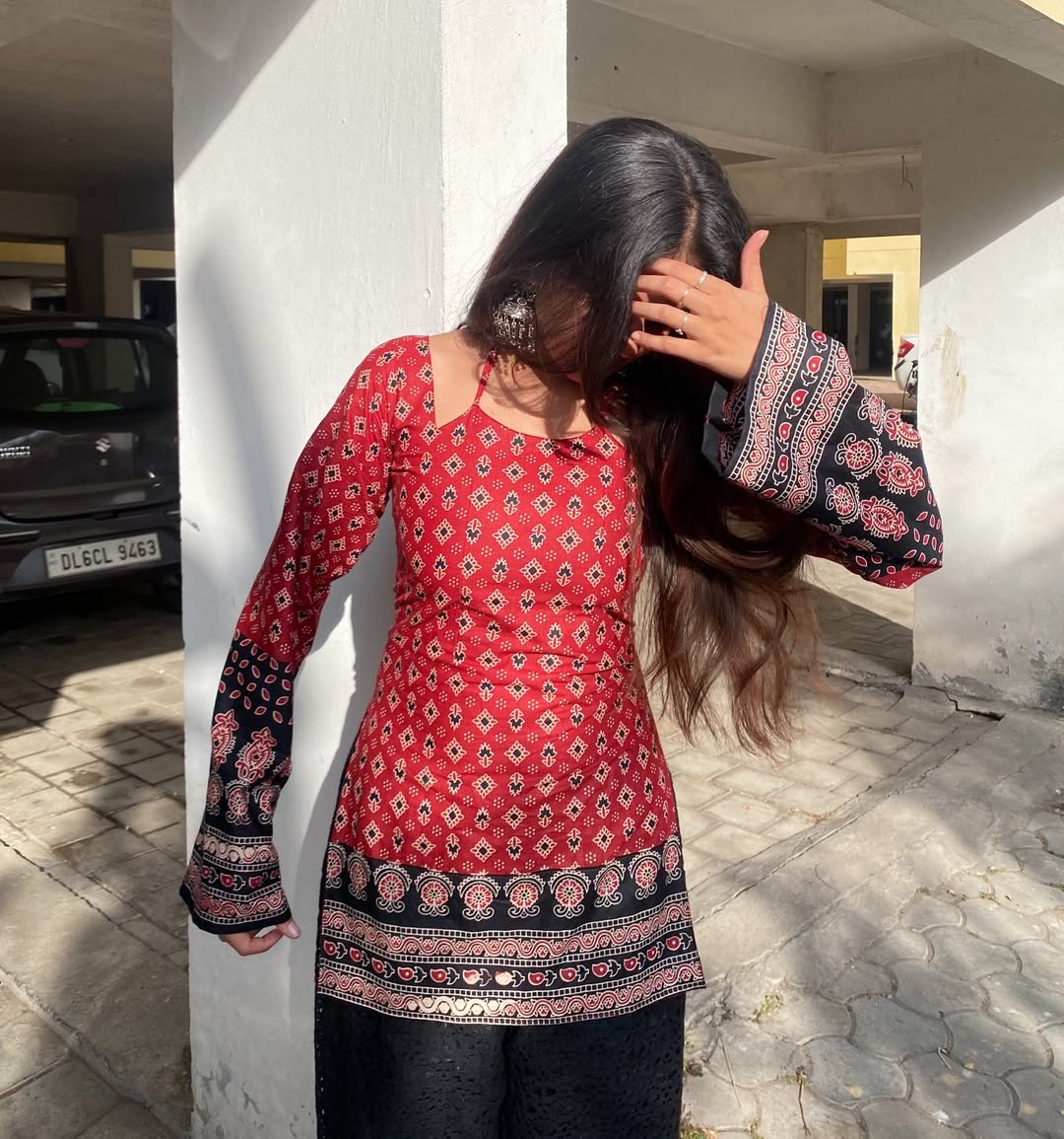 Mohini- Ethnic wardrobe with this elegant Hand print