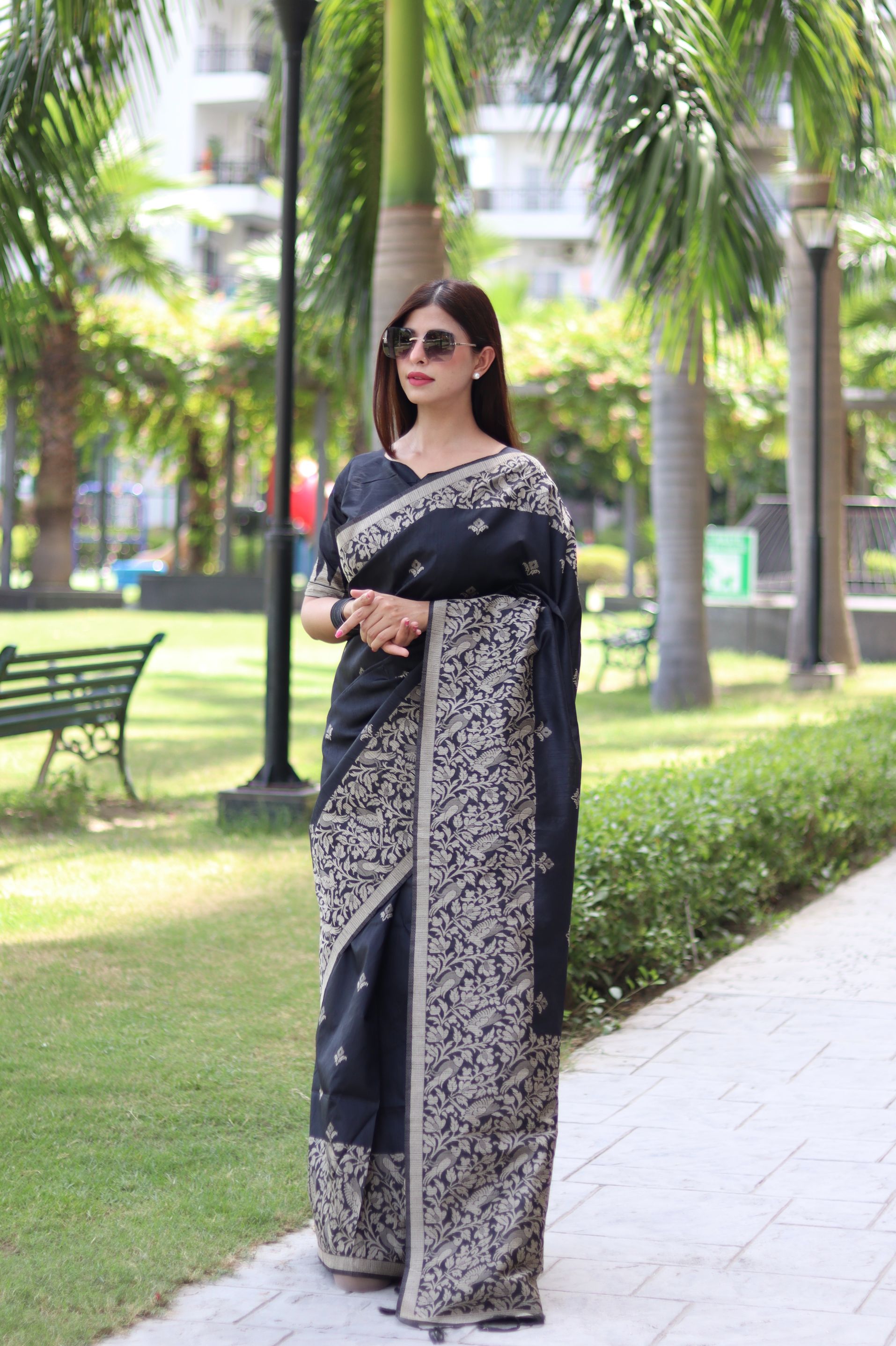 Jiya-2 Queen’s Choice – Rich Handloom Elegance