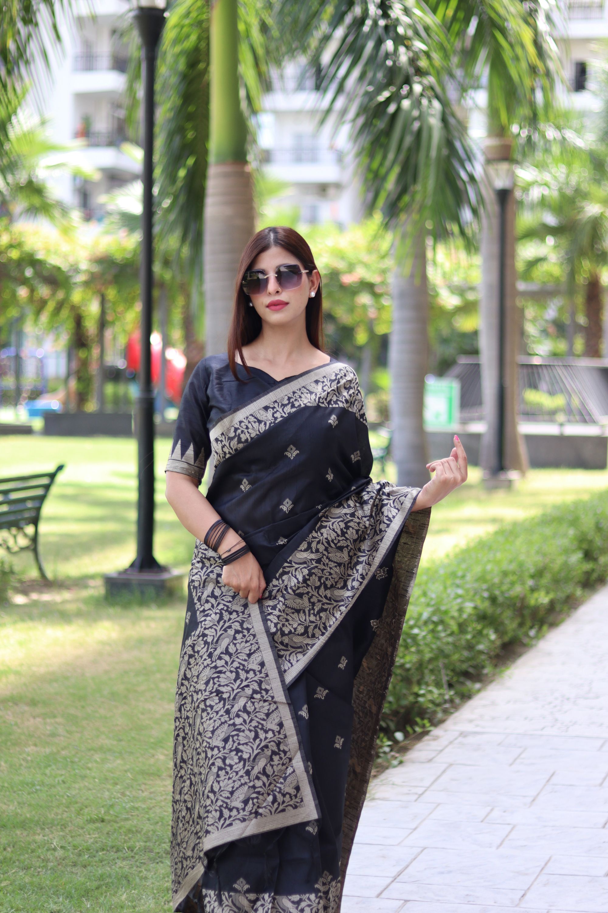 Jiya-2 Queen’s Choice – Rich Handloom Elegance