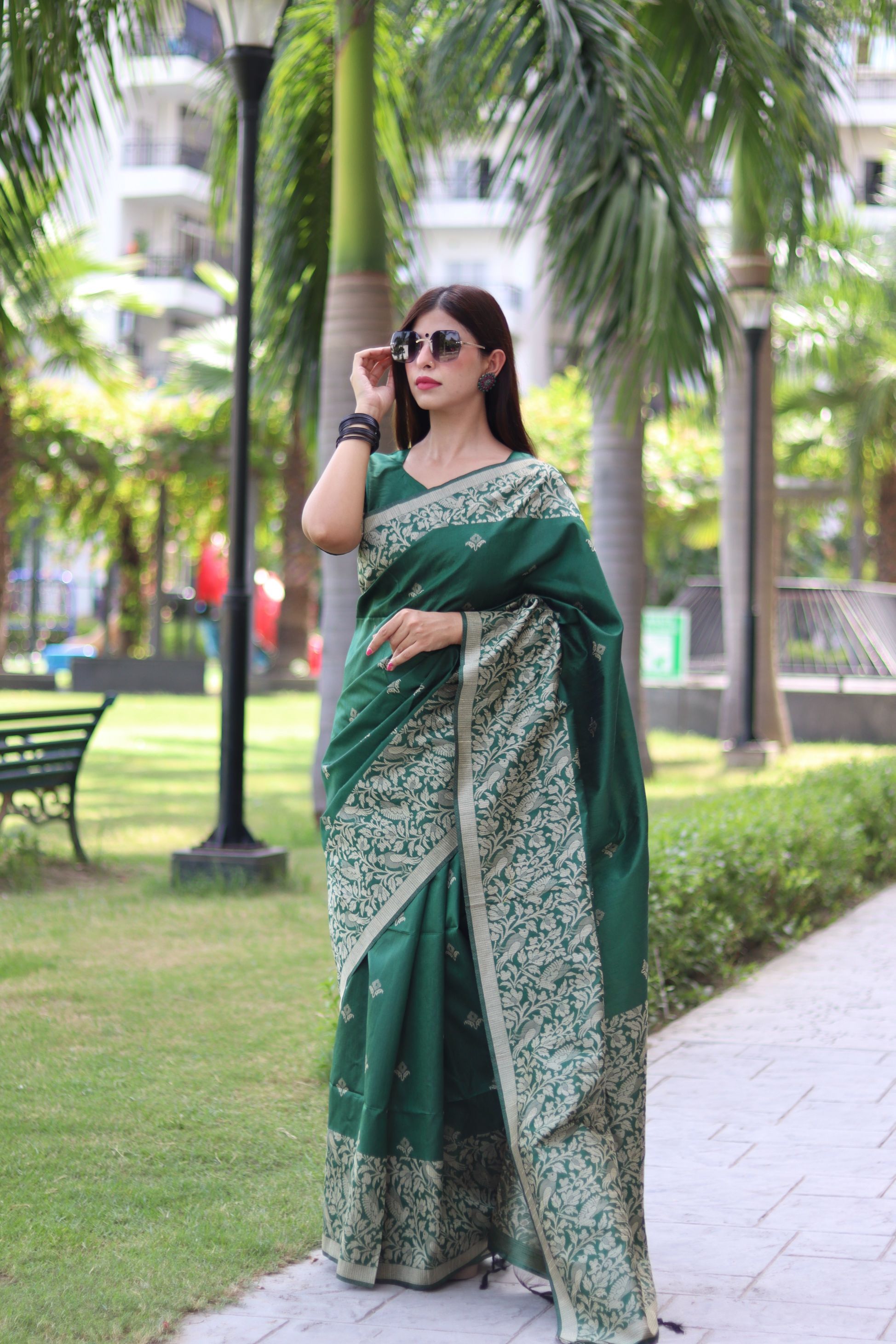 Jiya-2 Queen’s Choice – Rich Handloom Elegance