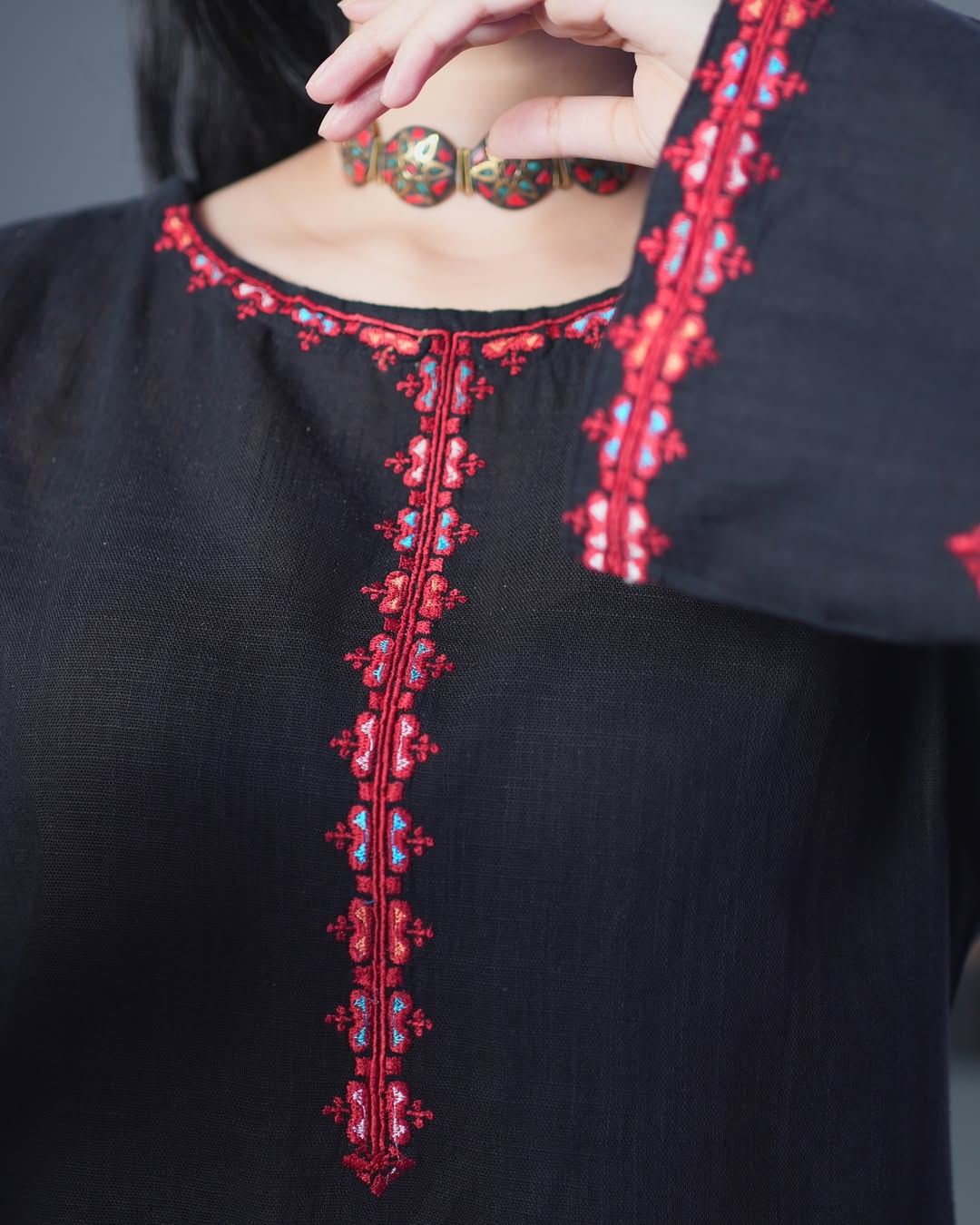 Saheba- Black Embroidered Straight Kurta Set with Pants