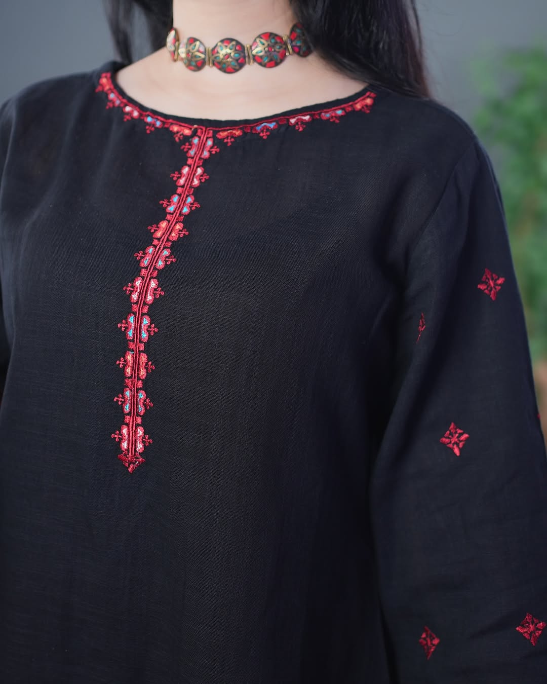 Saheba- Black Embroidered Straight Kurta Set with Pants