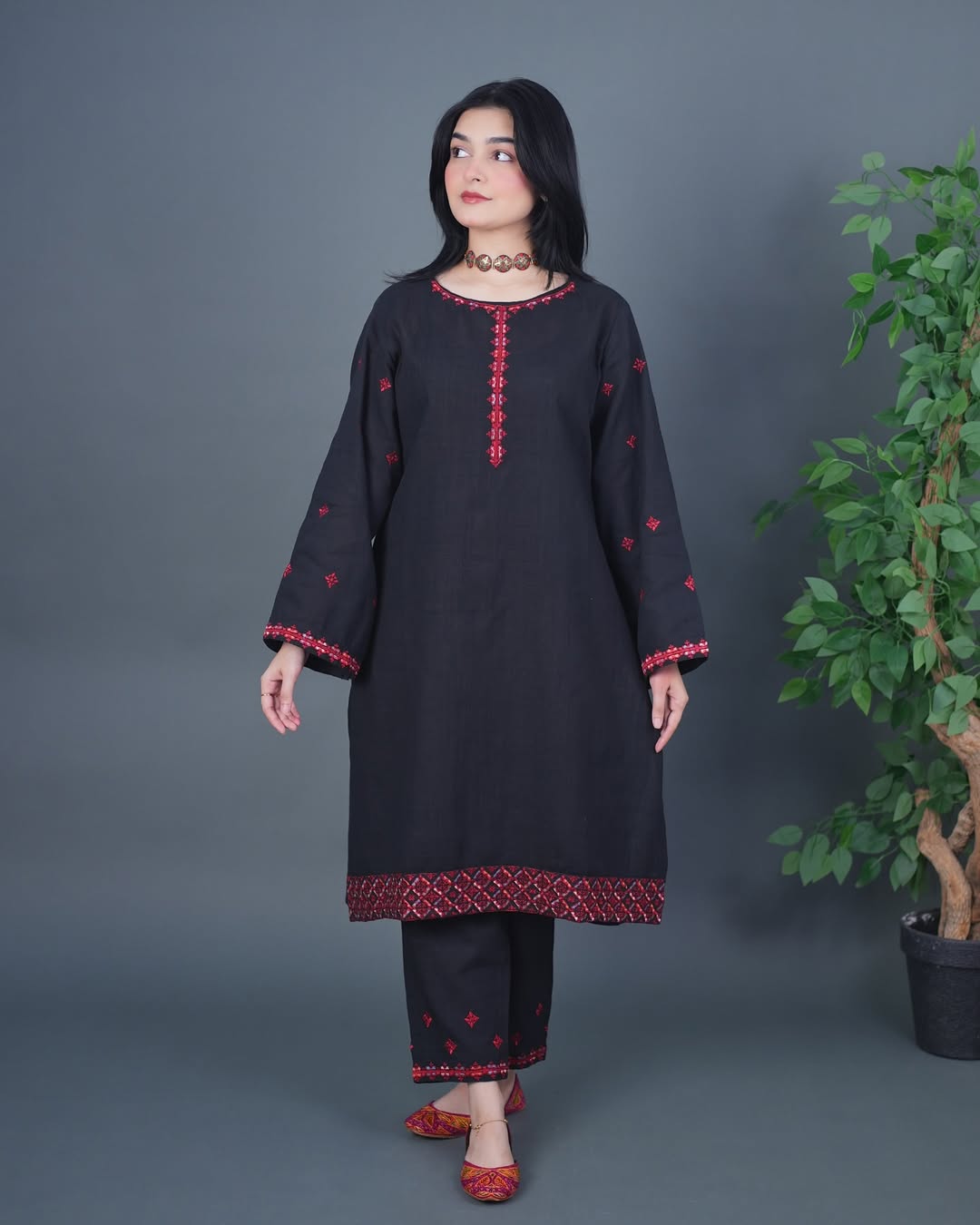 Saheba- Black Embroidered Straight Kurta Set with Pants