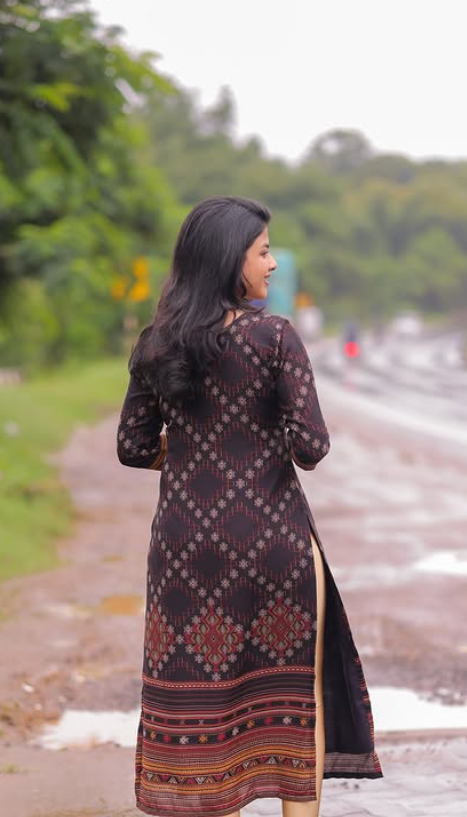 Aru- Garnet Weave Muslin Kurti with 3/4 Sleeves – Casual Chic