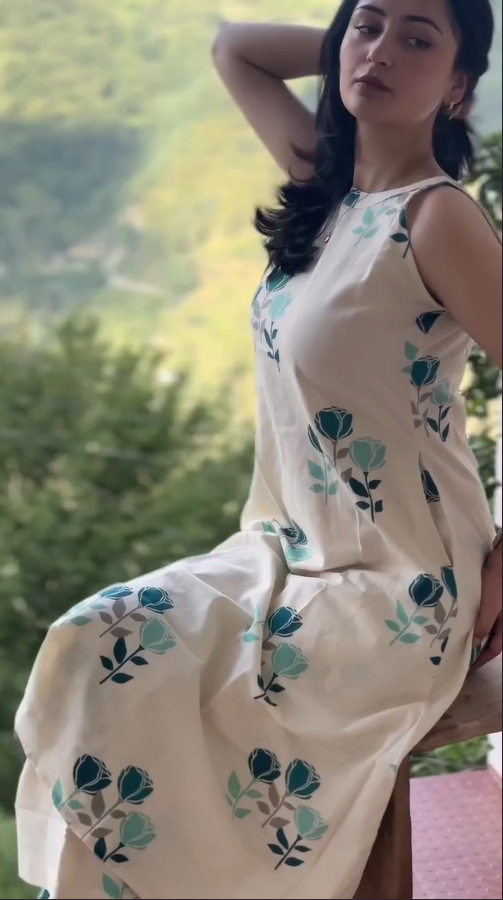 E&F- A must-have kurta set print work and soft fabric