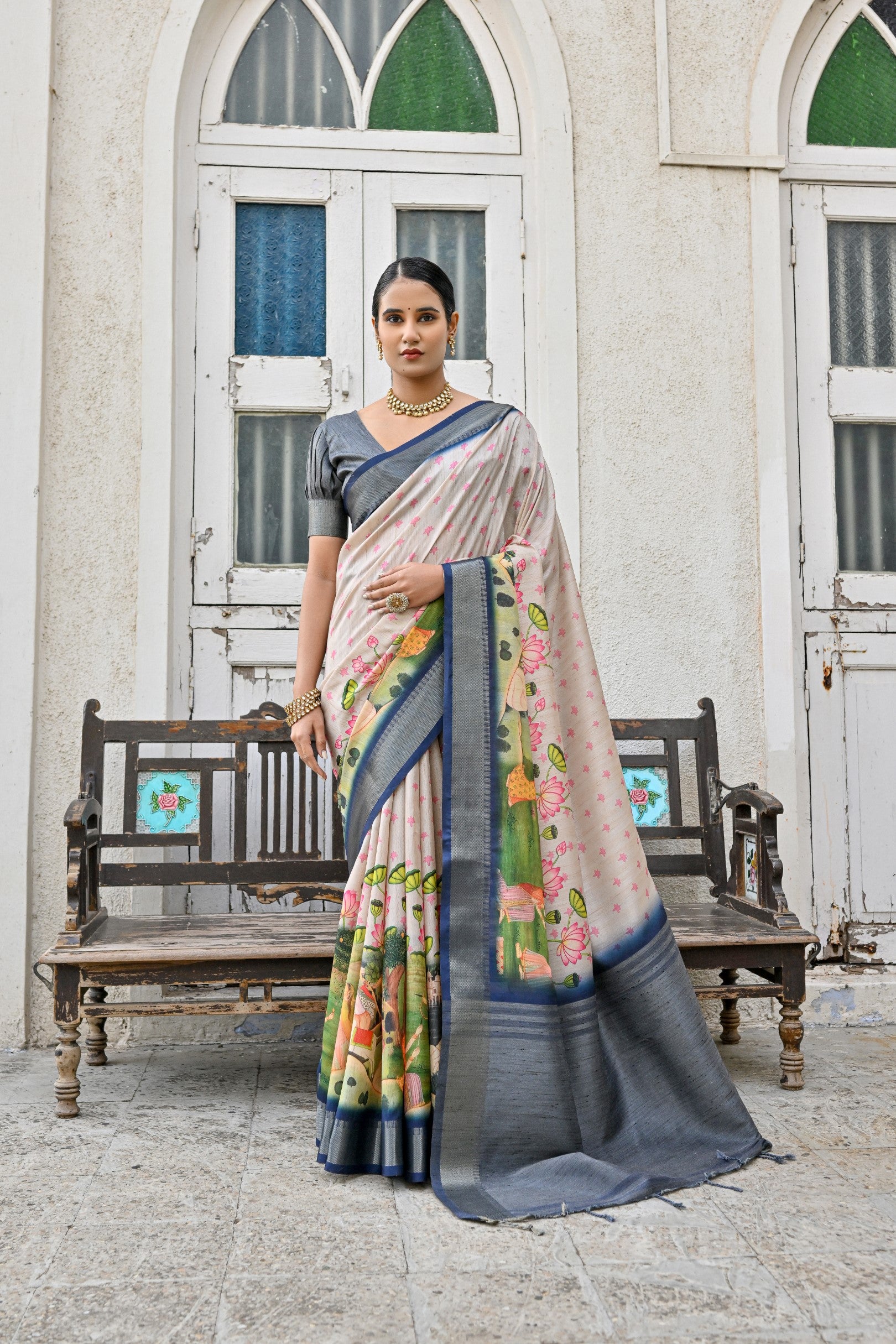 Lusy- Exquisite  Floral Saree