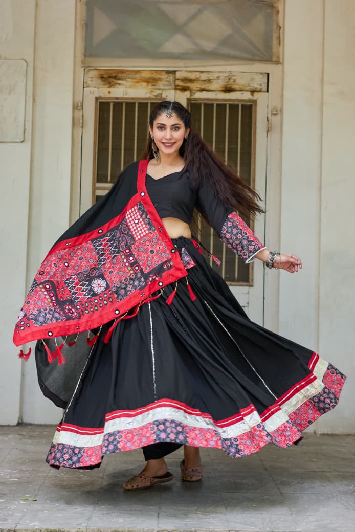 Crowne-  Celebrate the vibrant spirit of Navratri with this elegant and graceful white pure cotton chaniya choli set