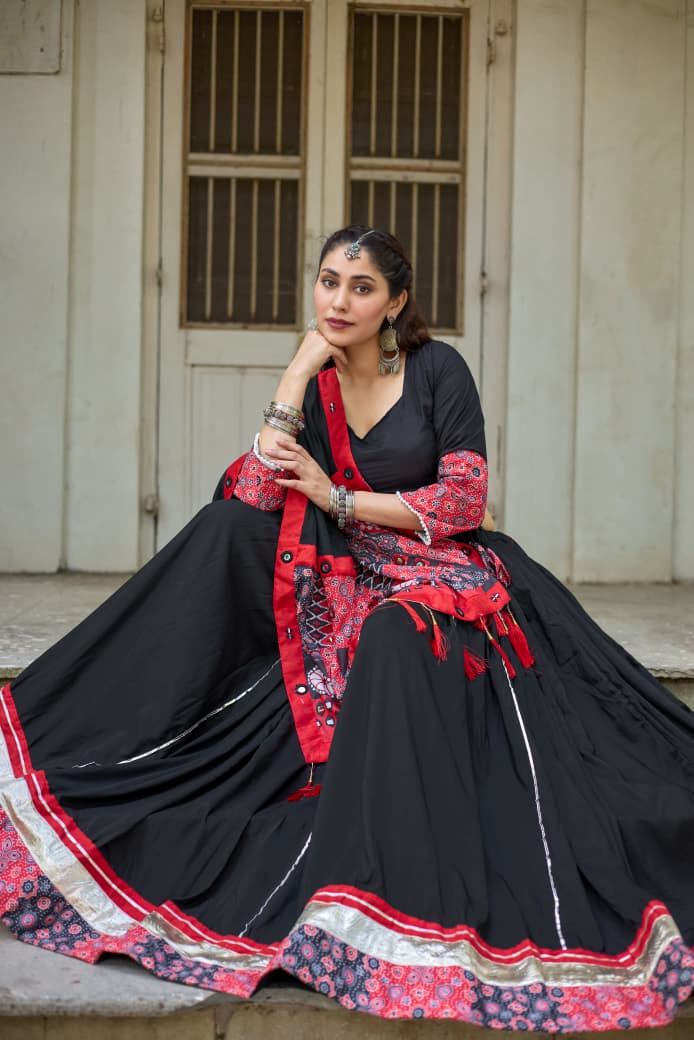 Crowne-  Celebrate the vibrant spirit of Navratri with this elegant and graceful white pure cotton chaniya choli set