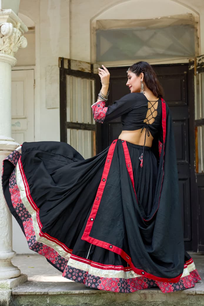 Crowne-  Celebrate the vibrant spirit of Navratri with this elegant and graceful white pure cotton chaniya choli set