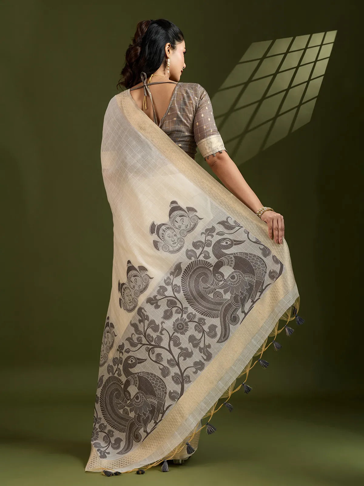 Morni- Royal Saree Luxurious Pattons  Delicate Thread Work