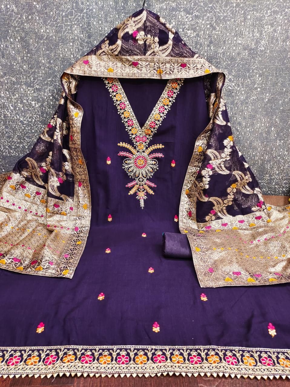 HAR- VICHITRA SILK WITH KODDING SQUANCE WORk