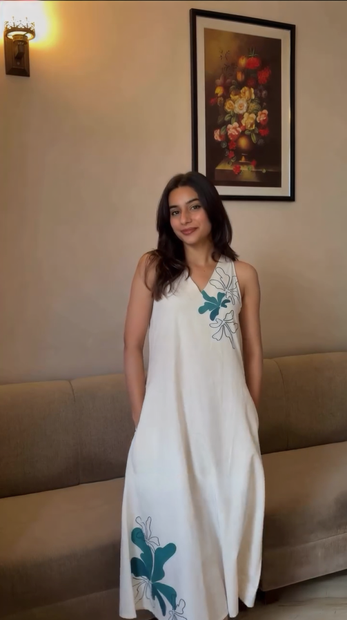 Sona- The Maxi dress fresh, the fit is relaxed