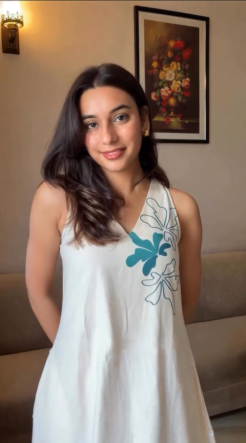 Sona- The Maxi dress fresh, the fit is relaxed